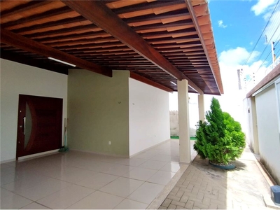 Casa em Emaús, Parnamirim/RN de 138m² 3 quartos à venda por R$ 319.000,00
