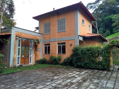 Casa em Itaipava, Petrópolis/RJ de 273m² 4 quartos à venda por R$ 2.249.000,00