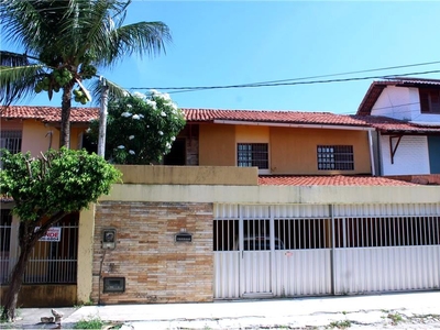 Casa em Lagoa Nova, Natal/RN de 300m² 5 quartos à venda por R$ 319.000,00