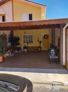 Casa em Parque Califórnia, Jacareí/SP de 139m² 4 quartos à venda por R$ 414.000,00