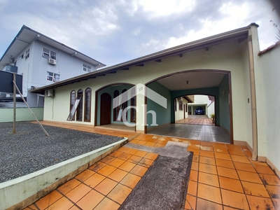 Casa em Saguaçu, Joinville/SC de 263m² 3 quartos à venda por R$ 849.000,00