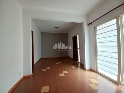 Casa em Vila Imperial, São José do Rio Preto/SP de 200m² 3 quartos para locação R$ 2.700,00/mes