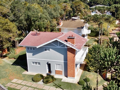 Casa em Vila Isabel, Campos Do Jordão/SP de 300m² 4 quartos à venda por R$ 1.899.000,00