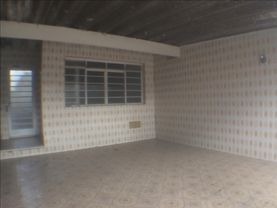 Casa em Vila Jaboticabeira, Taubaté/SP de 120m² 3 quartos para locação R$ 1.800,00/mes