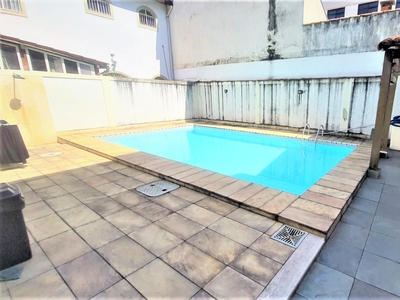 Casa em Vila Valqueire, Rio de Janeiro/RJ de 259m² 3 quartos à venda por R$ 949.000,00
