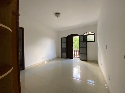 Sala em Antares, Londrina/PR de 140m² para locação R$ 2.600,00/mes