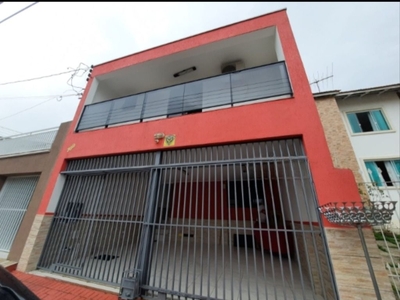 Sobrado em Fazendinha, Curitiba/PR de 150m² 4 quartos à venda por R$ 599.000,00