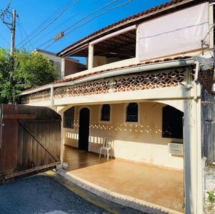 Sobrado com 2 dormitórios para alugar, 180 m² por R$ 2.920,00 - Embaré - Santos/SP
