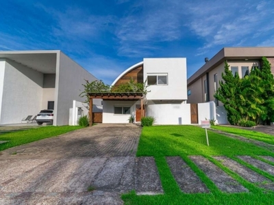 Casa em condomínio fechado com 4 quartos para alugar na avenida juca batista, 9000, belém novo, porto alegre por r$ 15.000