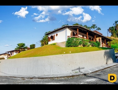 Casa no Bairro Valparaiso em Blumenau com 3 Dormitórios (1 suíte) e 271.11 m²