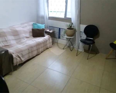 Apartamento Térreo, dois dormitórios, garagem no parqueamento. [VP