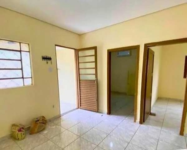 Casa à venda no bairro Vila Curti com 3 quartos por R$240.000