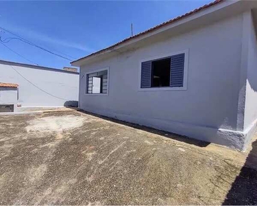 Casa para venda em Parque Das Laranjeiras de 74.20m² com 2 Quartos e 2 Garagens