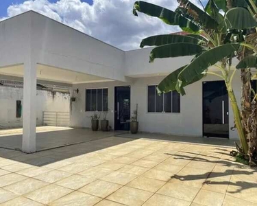 Casa para venda tem 210 m2 com 3 quartos em Centro - Curitiba - Paraná