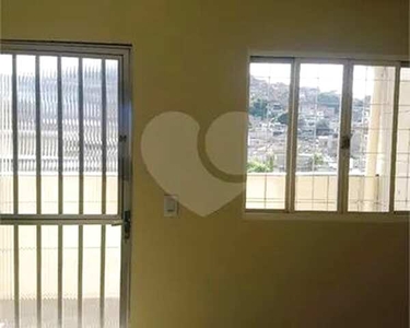 Maravilhoso apartamento, sol da manhã, vazio [VP