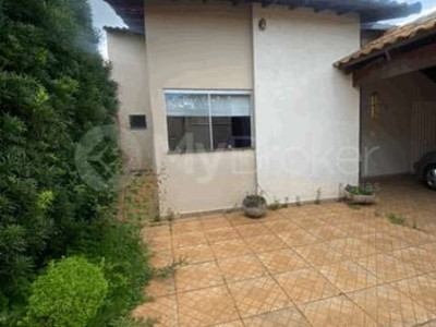 Casa com 3 quartos - bairro santa luzia em uberlândia