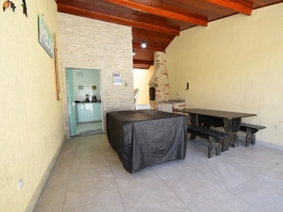 Casa com 3 Quartos e 2 banheiros à Venda, 200 m² por R$ 200.000