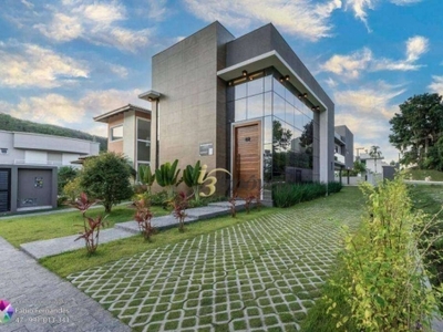 Casa em condomínio fechado, com 3 suítes, closet, mobiliada, com piscina e garagem para 7 carros, à venda - ariribá - balneário camboriú/sc