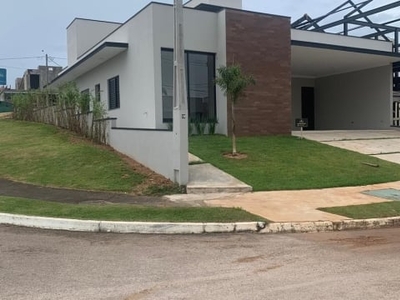 Excelente casa de condomínio em fino acabamento