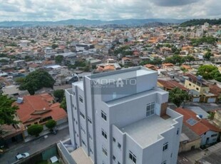 Cobertura com 4 quartos sendo 1 suíte, 3 vagas, prédio com elevador