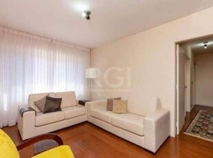 Ótimo e amplo apartamento no bairro petrópolis, com 98m² privativos, de frente, sol da manhã. possui living amplo, 3 dormitórios, sendo 1 suíte, banheiro social, sala de jantar, cozinha espaçosa, área