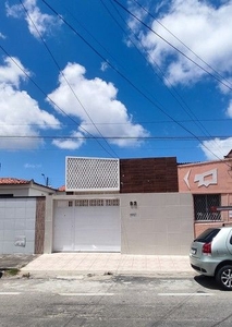 PARQUE ARAXA - CASA - RUA GUSTAVO SAMPAIO N 82, Aprox. 120m², Varanda, Sala, 03 Dormitório