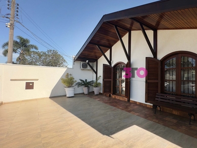 Casa em Afonso Pena, São José dos Pinhais/PR de 150m² 3 quartos à venda por R$ 638.000,00