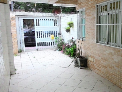 Casa em Gonzaga, Santos/SP de 230m² 3 quartos para locação R$ 6.000,00/mes