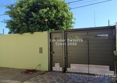 Casa Térrea com 3 Quartos à Venda por R$ 450.000