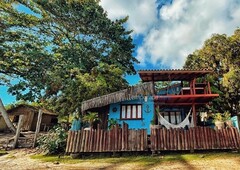 Casinha Azul na Beira do Rio Caraíva