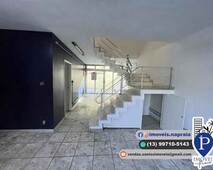 Sobrado para aluguel possui 180 metros quadrados com 3 quartos em Marapé - Santos - SP