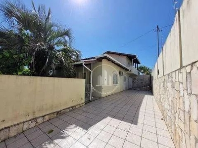 Casa com 4 dormitórios à venda, 149 m² por R$ 859.900,00 - Barreiros - São José/SC