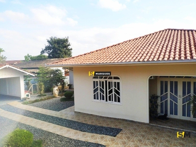 Casa em Jarivatuba, Joinville/SC de 150m² 4 quartos para locação R$ 2.550,00/mes