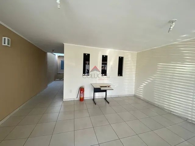 Casa para alugar em Vila Bandeirantes de 151.00m² com 3 Quartos, 1 Suite e 2 Garagens