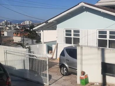 Casa Para Alugar no Bairro Real Parque - 3 Quartos