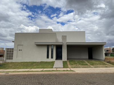 Casa térrea no condomínio GSP ARTS. 3 suítes e acabamento de 1ª qualidade