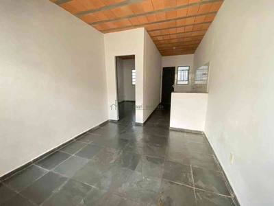 Quitinete com 1 quarto para alugar no bairro Carlos Prates, 45m²