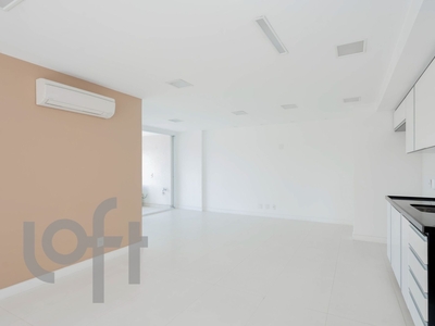 Apartamento à venda em Campo Belo com 71 m², 1 quarto, 1 suíte, 2 vagas