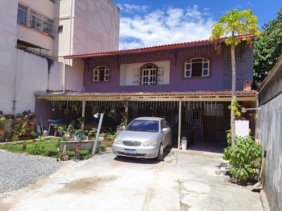 Casa de cima quase beira mar em Piúma ES