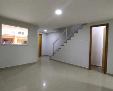 Excelente casa de 3 quartos com suíte em condomínio fechado