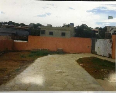 Oportunidade Única! Vendo excelente lote de 550m²! Com 1 casa e 2aptos! Ch11! Sucupira!