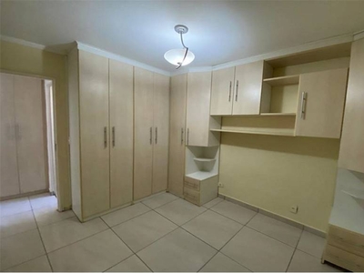 Apartamento com 2 Quartos e 1 banheiro para Alugar, 57 m² por R$ 2.000/Mês