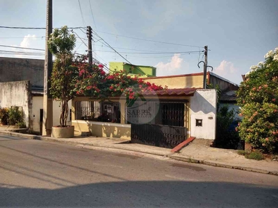 Casa com 2 quartos à venda no bairro Petrópolis, 140m²