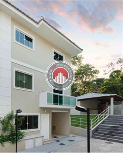 Casa com 3 quartos à venda no bairro Taquara, 151m²