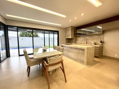 Casa em Cazeca, Uberlândia/MG de 315m² 5 quartos à venda por R$ 3.099.000,00