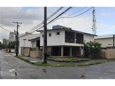Casa em Ilha do Retiro, Recife/PE de 217m² 5 quartos à venda por R$ 699.000,00