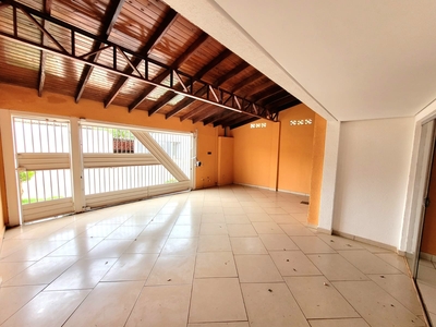 Casa em Parque Residencial Rita Vieira, Campo Grande/MS de 150m² 3 quartos à venda por R$ 519.000,00