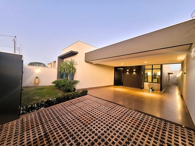 Casa em Parque Residencial Rita Vieira, Campo Grande/MS de 180m² 3 quartos à venda por R$ 1.199.000,00