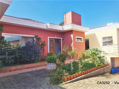 Casa em Vila Hortência, Cotia/SP de 1006m² 5 quartos à venda por R$ 1.949.000,00