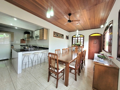 Casa em Vila Santo Antônio, Cotia/SP de 264m² 4 quartos à venda por R$ 1.489.000,00